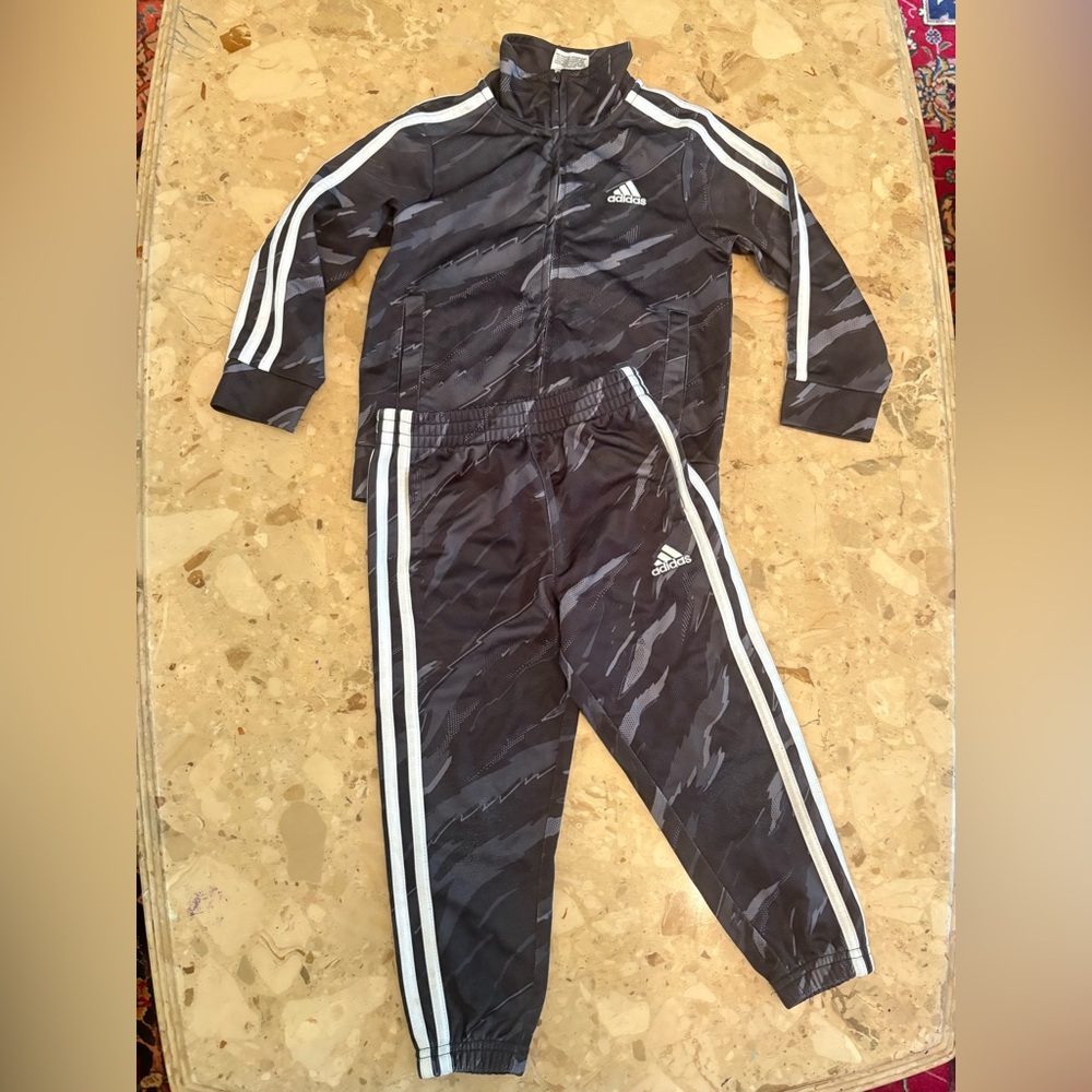 Toddler boy 3T black camo Adidas Black and White jogger Tracksuit
